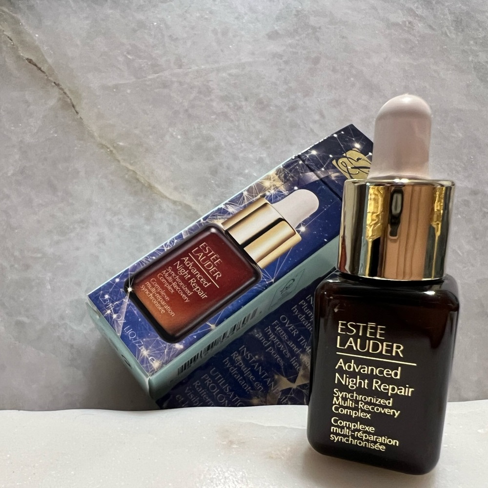 Mini Estée Lauder night serum